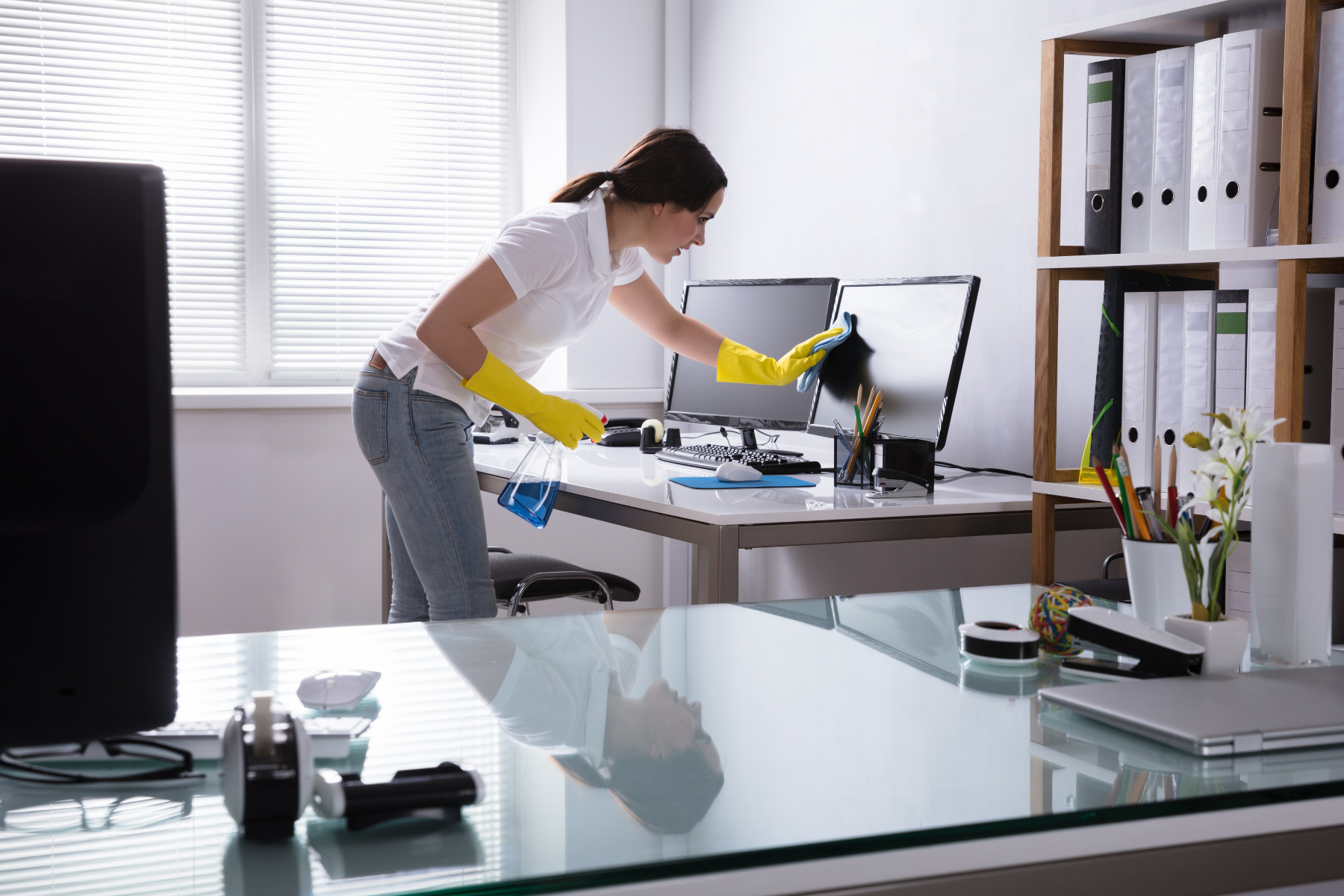 Comment nettoyer et désinfecter son bureau ?